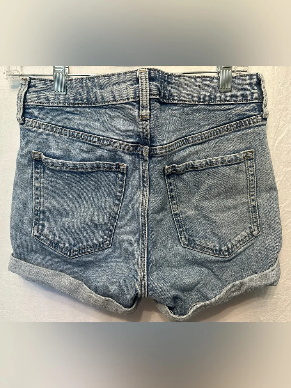 Old Navy High Rise Cuffed Denim Shorts Size 4 Light Wash Jean